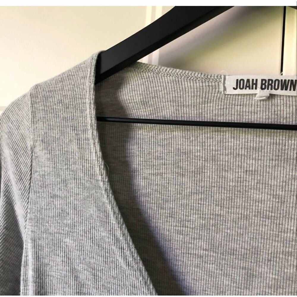 JOAH BROWN FITTED CUTOUT LONG SLEEVE TOP - Picture 10 of 12